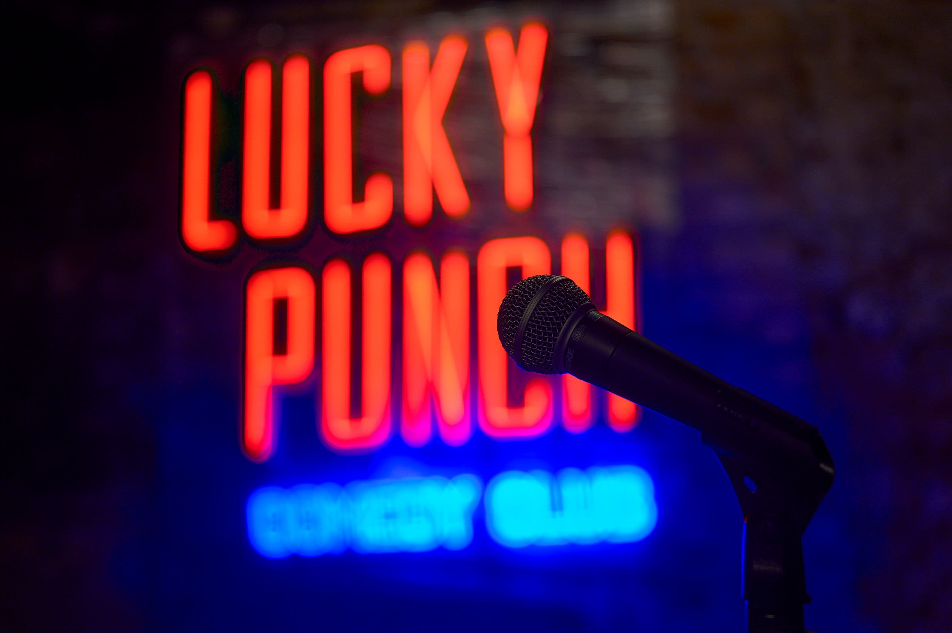 Bühne im Lucky Punch Comedy Club in Wien